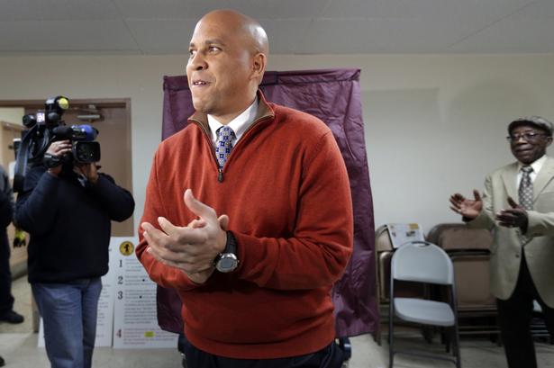 Senator for demokraterne, Cory Booker, har stemt i midtvejsvalget. Han kæmper i Newark mod republikaneren Jeff Bell. 