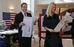 Guvernøren i New York, Andrew Cuomo, har afgivet sin stemme ved Midtvejsvalget i selskab med sin partner Sandra Lee. 