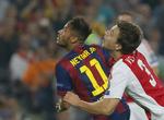 Ajax-dreng. Joël Veltman (th) har tilbragt sit fodboldliv i Ajax, siden han var bare 9 år. Nu er han VM-bronzevinder og en solid støtte i Ajax' defensiv. 