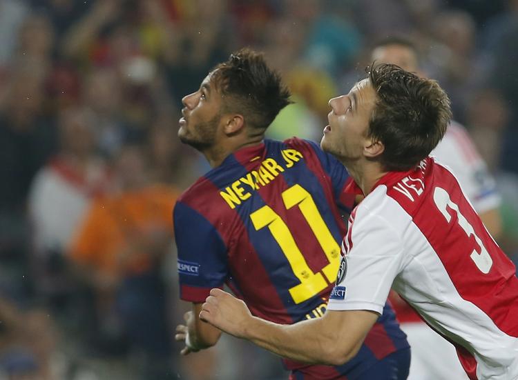 Ajax-dreng. Joël Veltman (th) har tilbragt sit fodboldliv i Ajax, siden han var bare 9 år. Nu er han VM-bronzevinder og en solid støtte i Ajax' defensiv. 