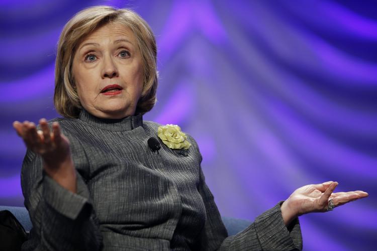 USA. Hillay Clinton er favorit som demokraternes præsidentkandidat i 2016. Men gårsdagens sviende nederlag til republikanerne er dårligt nyt for den tidligere præsidenfrue. 
