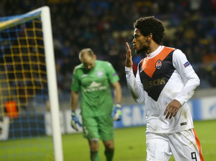 REKORD. Med sine fem mål i den seneste runde tangrede Luiz Adriano rekorden for flest mål i en Champions League-kamp. 