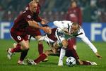 UDELUKKET. I 2008 havde Cluj som rumænsk mester Gagriel Muresan (tv.) med i Chamions League-kampen mod Bordeaux og Gabriel Obertan (th.). 