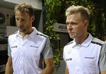 McLaren. Button (tv) og Magnussen har dannet fælles front i denne sæson, men med Alonsos ventede entre, så må danskeren med stor sandsynlighed se frem til en rolle som andenkører. 