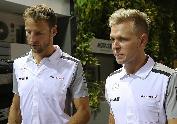 McLaren. Button (tv) og Magnussen har dannet fælles front i denne sæson, men med Alonsos ventede entre, så må danskeren med stor sandsynlighed se frem til en rolle som andenkører. 