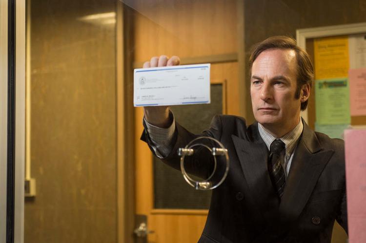 Breaking Bad-effekten. Walter Whites flossede advokat fra serien 'Breaking Bad' får sin egen serie 'Better Call Saul' (herover) på AMC til næste år. Skaberen af 'Breaking Bad' laver 'Battle Creek' for CBS, hvor to politimænd rydder op i byen af samme navn i Michigan. Bryan Cranston, der spillede Walter White, producerer komedieserien 'Tightrope' på Sonys streamingtjeneste Crackle. 
