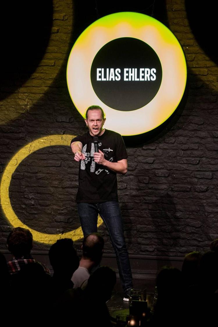 Svesken-på-disken. Elias Ehlers er ikke bleg for at sige tingene rent ud i sit nye show ’Helt perfekt’. 