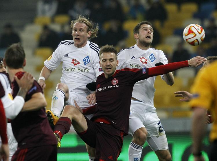 1-0. Domagoj Vida (nummer to fra venstre) scorede det første Kiev-mål på hovedstød efter et hjørnespark. 