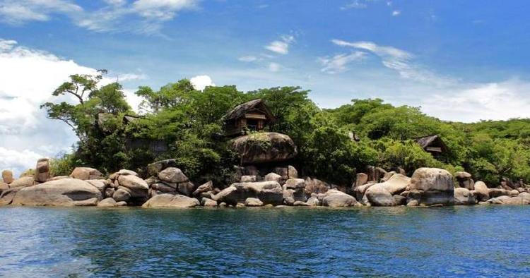 ØFERIE. Mumbo Island ligger helt isoleret i en af Afrikas største søer, Malawisøen. 
