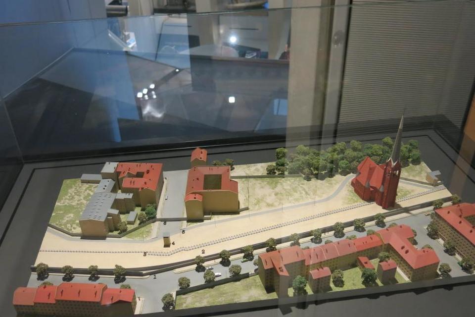 En helt aktuel opstilling: Berlin-muren, som den så ud ved Bernauer Strasse. 