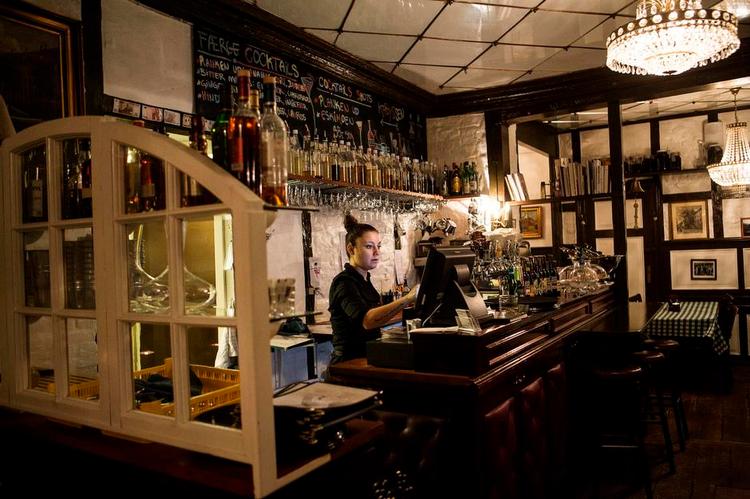 Dansk. De har godt greb om klassikerne på Christianhavns Færgecafé i Strandgade. 