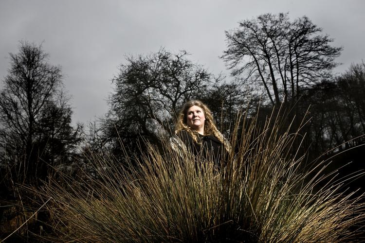 Afslutning. Sidste bind i Lene Kaaberbøls Vildhekse-serie er netop udkommet. Man vil savne de vilde ridt igennem vildvejene. De gode måltider. Hyggen omkring bålet. De forfærdelige trusler. Og dyrenes ligeværdighed. 