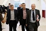 FORMAND. Statsrevisorernes formand, Peder Larsen (yderst til højre), kommer med yderst sjælden og personlig kritik af embedsværket i Justitsministeriet. 