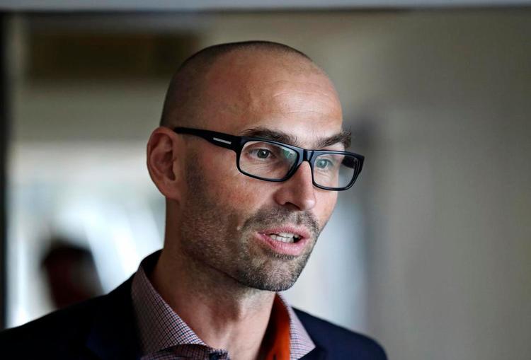 omskifteligt. Der skal forandring og nyudvikling ind i den gamle boldspilsunion, siger den nye direktør Claus Bretton-Meyer. 