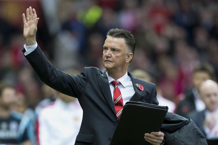 fiasko. Manchester United-træner Louis van Gaals arrogante og irettesættende stil kan komme til at spille imod hollænderen, hvis der ikke snart vises resultater på banen for det tidligere mesterhold, der har haft den dårligste sæsonstart i 28 år. 