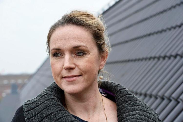 Kursskifte. Landbrug &amp; Fødevarer har traditionelt været tæt knyttet til Venstre, men den nye direktør og tidligere S-minister, Karen Hækkerup, siger, at den nuværende regering er bedre for landbruget end den borgerlige. 