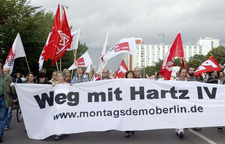 Reformer. Store protester fulgte i kølvandet på Hartz-reformerne, som Cevea mener har været medvirkende til Tysklands voksende ulighed. 