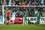 2-1. Efter at have sparket bolden i mål via stolpen er Marvin Pourie  løbet ud af billedet og har overladt til til Tommy Bechmann og juble over 2-1-målet. 