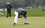 VINDEREN. Denne sejrsattitude fra Bubba Watson er nok en af de mere aparte. 