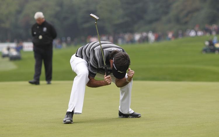 VINDEREN. Denne sejrsattitude fra Bubba Watson er nok en af de mere aparte. 