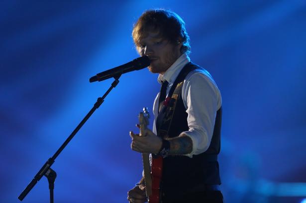 Ed Sheeran optræder også ved EMA med 'Thinking Out Loud'. Englænderen var nomineret som bedste mandlige sanger, men tabte til Justin Bieber. 