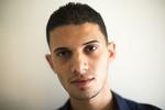 Overlevende. Mohammad Suleimane har søgt om asyl i den nordtyske by Lübeck. Han og 12 familiemedlemmer var om bord på et skib, der sank. Han var den eneste fra familien, der overlevede. 