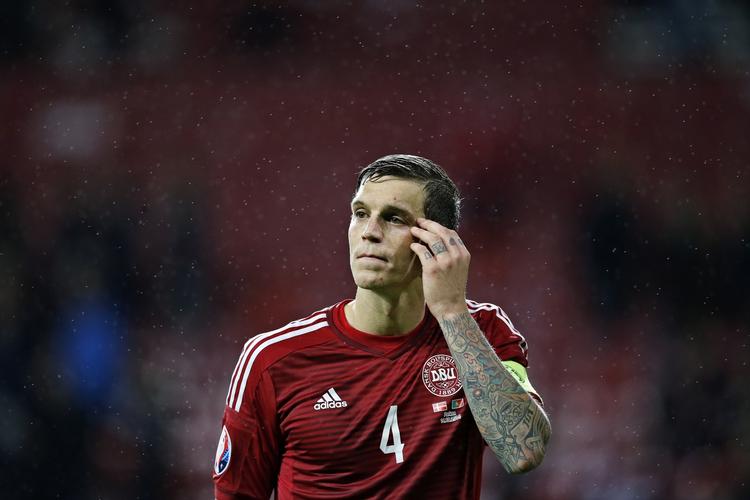 afbud. En skadet Daniel Agger glæder sig ikke til at se landskampen mod Serbien på tv. 