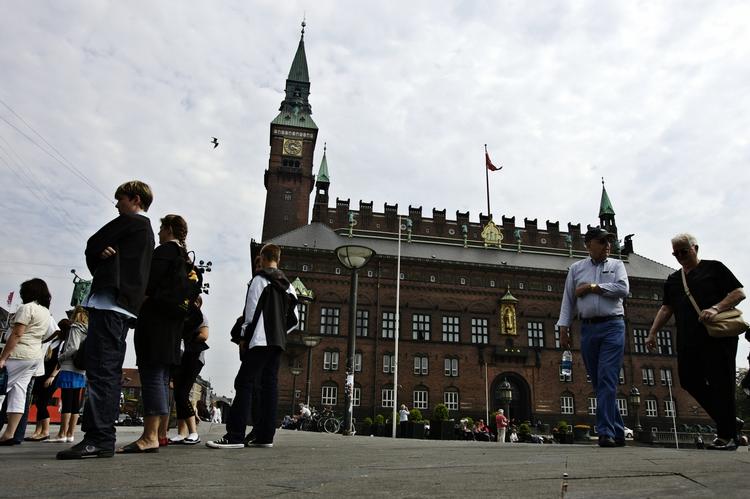 undersøgelse. Politikerne på Københavns Rådhus ønsker mere viden om unge indvandrere med ikke-vestlig baggrunds holdning til demokratiske værdier. 