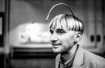 CYBORG. Neil Harbisson har fået opereret en antenne fast på kraniet, der gør ham i stand til at høre farver. 