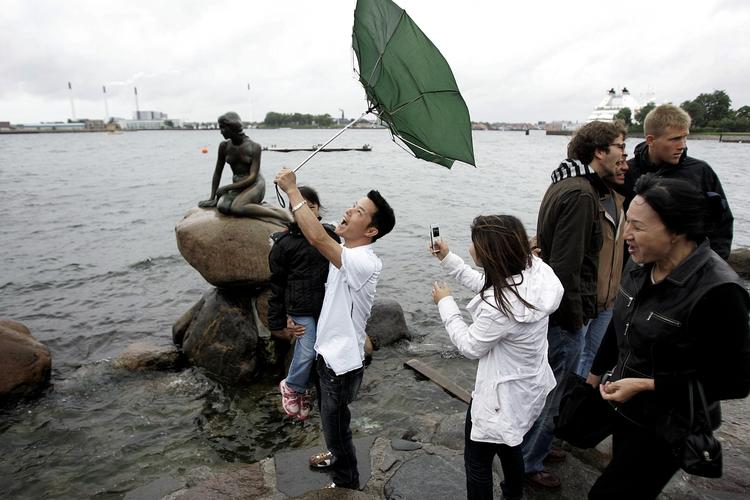 Attraktion. Kinesiske turister har ofte Den Lille Havfrue, H.C. Andersens statue, Amalienborg og Nyhavn på deres 'to do-liste', når de besøger København. Men de efterspørger også autentiske oplevelser. 