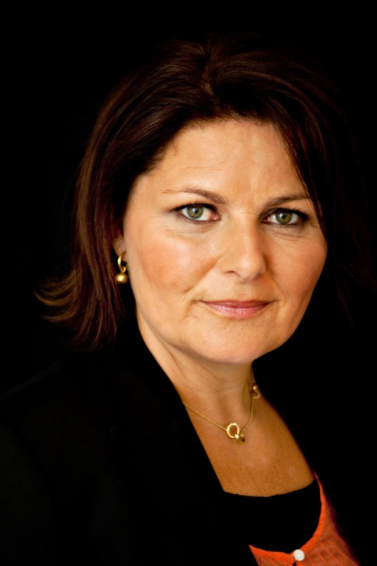 Classic. Sara Blædels nye bog, 'Kvinden de meldte savnet' er en 'Blædel Classic' med et aktuelt samfundstema, en forbrydelse, en præcis efterforskning, kriser med kæresten, problemer med plejebarnet og en anelse venindefællesskab. 