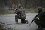 Ukraine. Kampene i Østukraine fortsætter mellem Ukraine og prorussiske separatister. Her er det frivillige ukrainere, der kæmper tæt på byen Peski uden for Donetsk. 