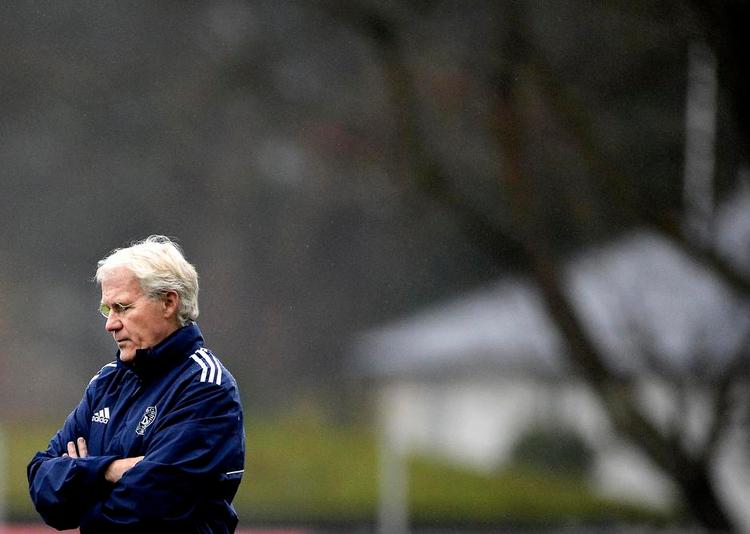 TOMT. Morten Olsen og landsholdetskal spille for tomme tribuner i Serbien. 