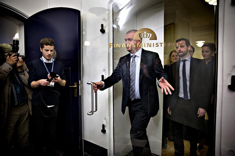 Finanslovsforlig. Desværre har regeringen, SF og Enhedslisten med denne finanslov taget et skridt tilbage i den forkerte retning. Man har nu besluttet at hæve den laveste uddannelseshjælpssats med næsten 1/3, og man har afskaffet den gensidige forsørgerpligt, skriver Morten Dahlin. 