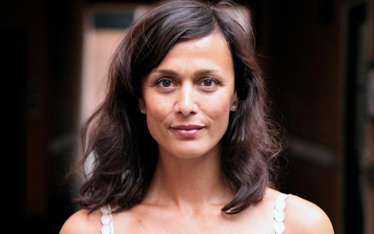 Producent. Maya Albana har været producent på 'Gift ved første blik' for DR 1 og redaktionschef på den første sæson på DR 3. 
