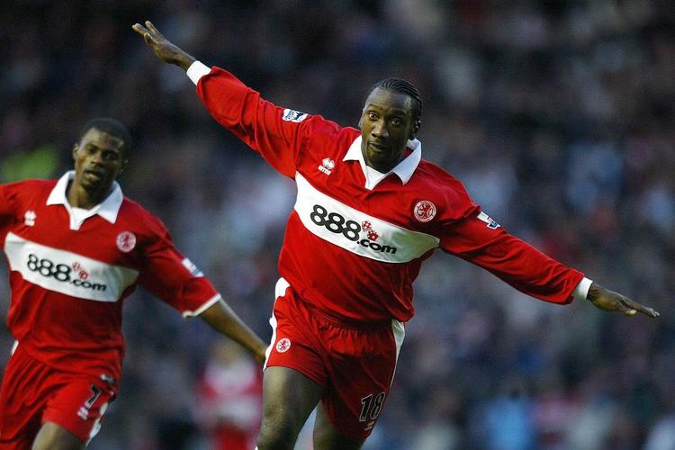 MANAGER. Som aktiv havde Jimmy Floyd Hasselbaink en flyvsk karriere i fire lande, men managerjobbet i Burton Albion er hans blot andet efter Royal Antwerp. 