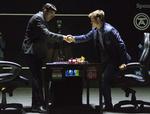 remis. Verden nummer et, Magnus Carlsen (th), forsvarede uden store problemer en remis hjem med sorte brikker i femte parti af VM-kampen mod Vishwanathan Anand. 