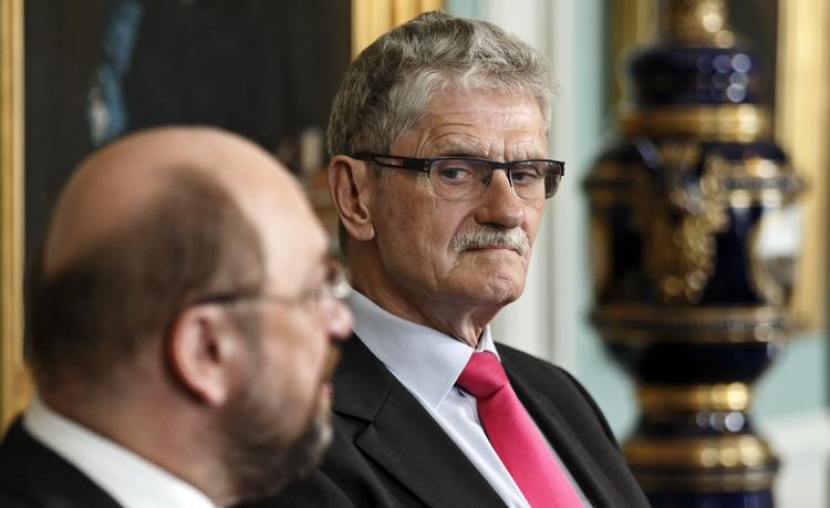 EMBEDSVÆRKET. Folketingets formand mener, at embedsmændene i debatten om deres rolle er for ømskindet. 