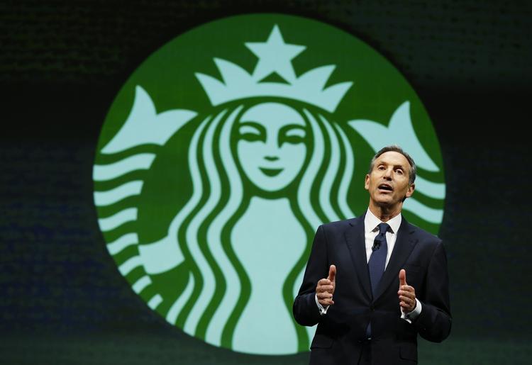 stor. Starbucks med Howard Schultz i direktør- og formandsstolen er en verdensomspændende kaffekæmpe, som kan frekventeres i 21.366 cafeer i 65 lande. 