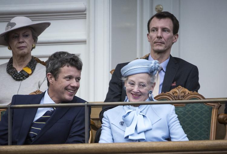 Ærespris. Kronsprins Frederik bliver den sidste Årets Blæksprutte. 