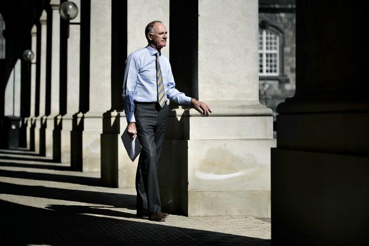 nødløgn. Per Sørensen argumenterer for, at der tilbage i februar 2012 var helt særlige argumenter for, at Justitsministeriets to topjurister medvirkede til at fabrikere en nødløgn om årsagen til aflysningen af et planlagt besøg fra Retsudvalget på Christiania 