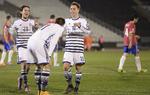 1-3. Efter at have scoret for anden gang mod Serbien måtte Nicklas Bendtner lige puste ud. 