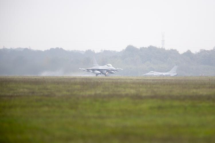 Krigsindsats. Et af de syv danske F-16-fly letter fra Flyvestation Skrydstrup på vej mod missionen mod Islamisk Stat. 