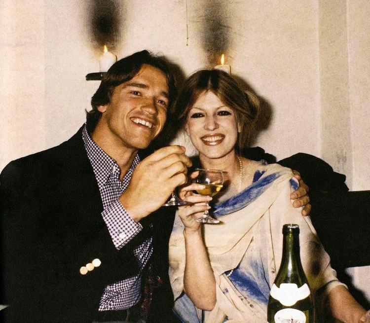 ARNOLD. Suzanne Brøgger skriver om den kultur-revolution, hun så kroppen undergå - bl.a. i kølvandet på filmen 'Sagen er bøf'. Med en poserende Schwarzenegger. 
