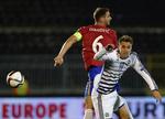 Utilfreds. Anfører Ivanovic i nærkamp med Christian Eriksen. 