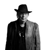 Grøn. 'Silvertone' er domineret af Youngs to aktuelle hjertesager, miljøet og skilsmissen. 