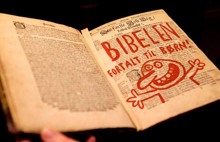 Bibelen. Fuldt af gode, fantasifulde fortællinger. Foto/tegning: Finn Frandsen/Philip Ytournel 