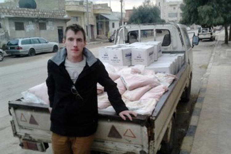 Peter Kassig forsvandt i Syrien 1. oktober 2013. Det afslørede hans forældre tilbage i oktober i år, hvor de stod frem og bønfaldt IS om at løslade deres søn. 