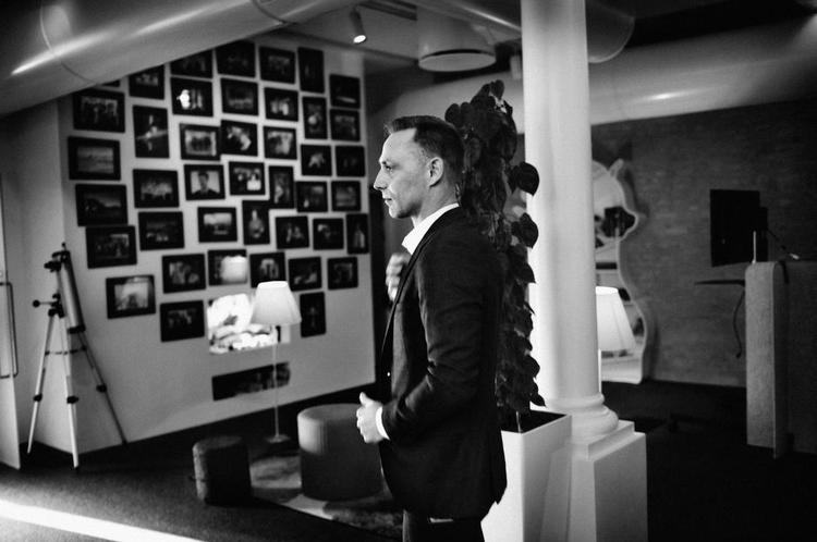 ærgelig. Peter Friis blev del af it-kæmpen Google for ni år siden. I dag ærgrer den nordiske chef sig over, at alt går uendelig langsomt i Danmark. 