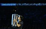 Vinder. »Dette trofæ er juvelen i sæsonen«, siger Novak Djokovic. 
